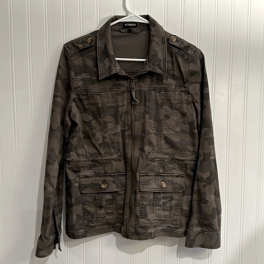 Express camo jacket size small